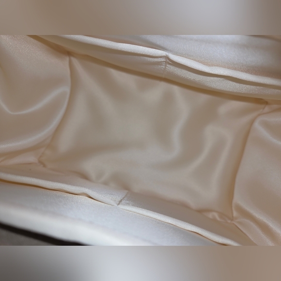 Louis Vuitton Monogram Empreinte Speedy Bandouliere 25 – Turtledove - Picture 11 of 12